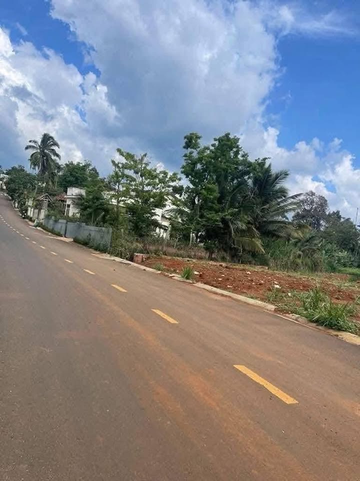 Đất nền Đắk Mil 320m² giá 7.2 tỷ - Phong thủy tốt, tiện ích đầy đủ!