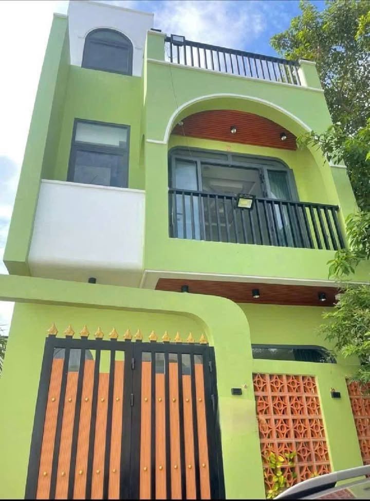 Nhà Bán Bà Điểm Hóc Môn 117m² giá 5.2 tỷ - Sổ hồng riêng, ô tô vào tận nhà!