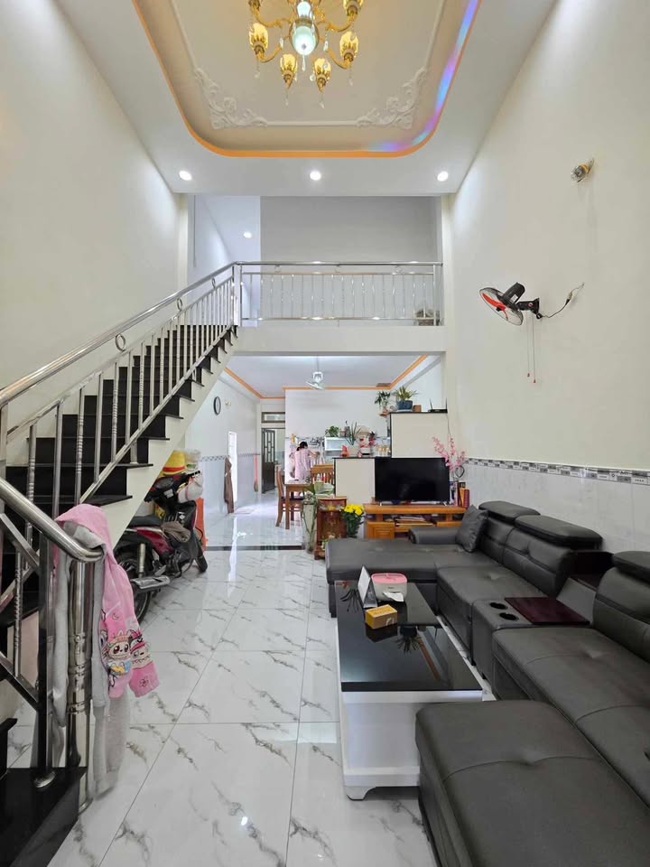 Nhà bán Dĩ An 83m² giá 4.15 tỷ - Thiết kế hiện đại, tiện nghi đầy đủ!