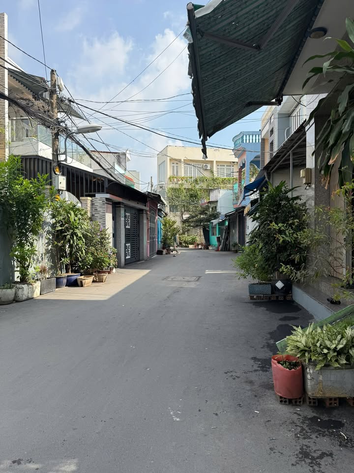 Nhà cấp 4 Bà Hom, Quận 6, 70m² giá 5.8 tỷ - Tiện xây mới ngay!