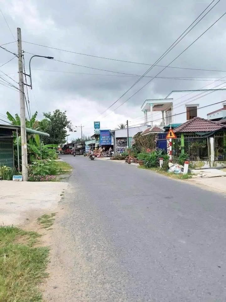 Bán đất nền mặt tiền đường 19 tháng 5, phường Phú Khương, 303m² - Giá tốt, sổ hồng đầy đủ!