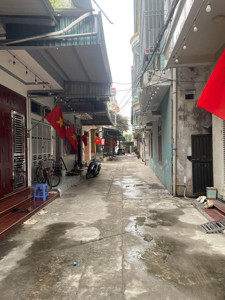 Nhà 1 Tầng 1 Tum Đồng Tiến Hòa Bình 60m² giá 2 tỷ - Sổ đỏ chính chủ, sang tên nhanh gọn!