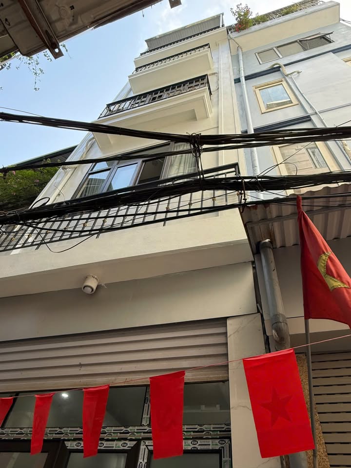 Nhà 5 tầng Lạc Long Quân, Cầu Giấy 30m² giá 9.x triệu - Chính chủ, thương lượng!