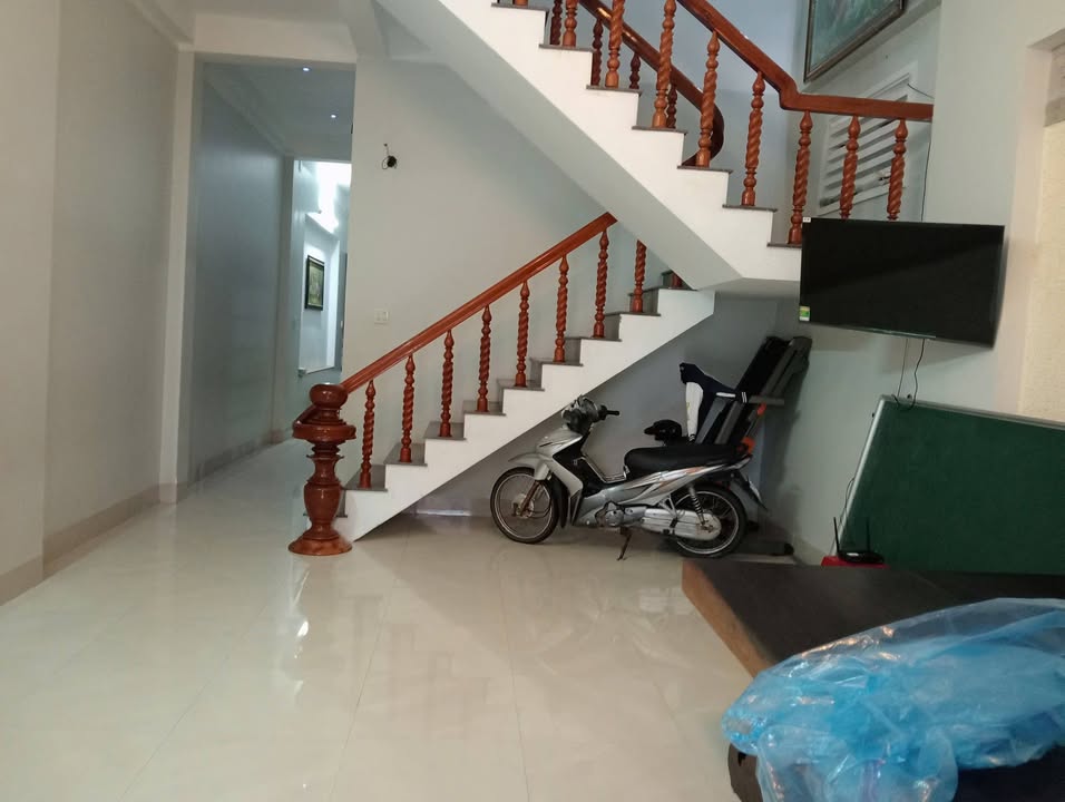 Nhà 3 tầng phường 7 Tuy Hòa 100m² giá 4 tỷ - Vị trí trung tâm, tiện ích đầy đủ!