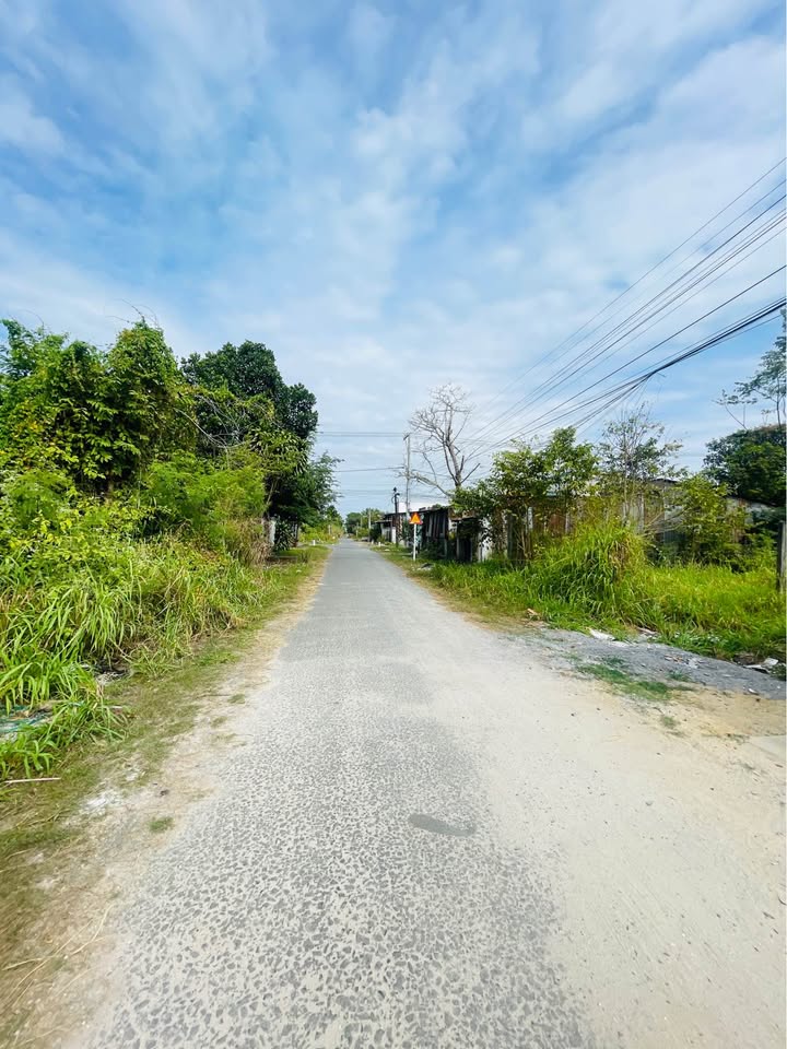 Nhà phố đường Ngô Quyền, phường Long Hoa, 142.5m² giá 1.29 tỷ - Ô tô vào tận sân!