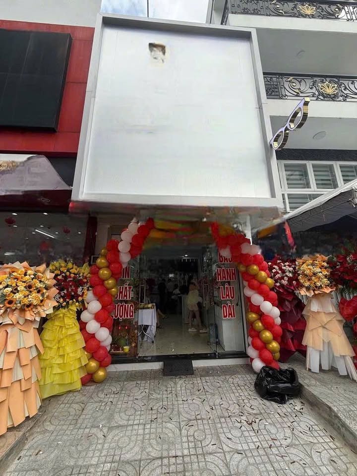 Nhà nguyên căn mặt tiền Lê Hồng Phong, Quận 5 - 25m² chỉ 20 triệu/tháng!