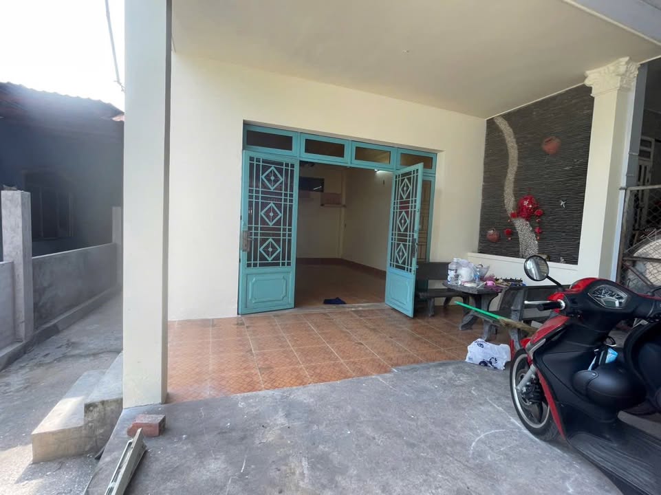 Nhà mặt tiền cho thuê Lê Văn Việt, Thủ Đức 180m² - Phù hợp ở và làm kho!