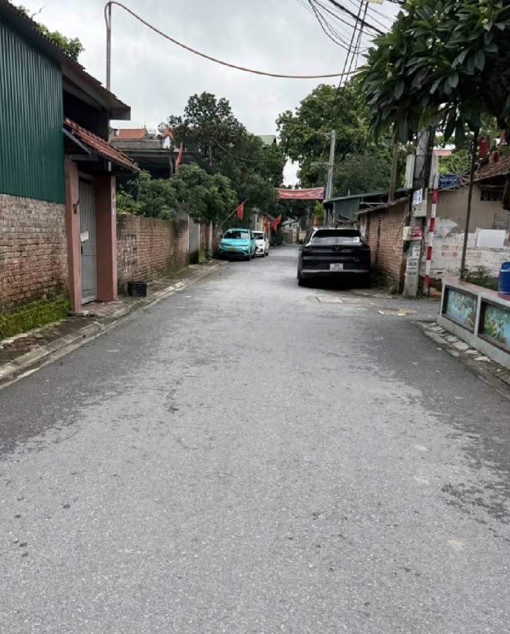 Đất 51m² Đặng Xá, Gia Lâm - Sổ đỏ, Giá 3.7 tỷ, Đường đi lại thuận tiện!