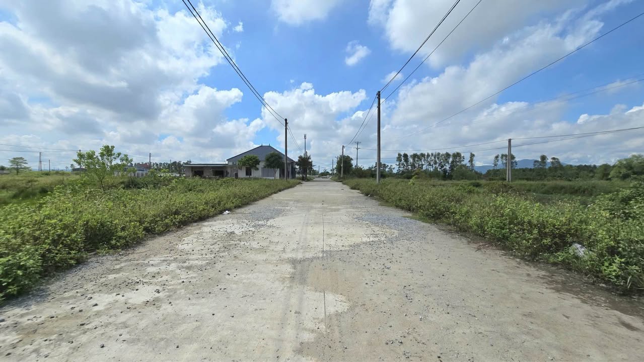 Đất nền TDP Tân Tiến Thạch Tân 219m² giá 3.5 tỷ - Đường rộng 13m, tiện ích đa dạng!