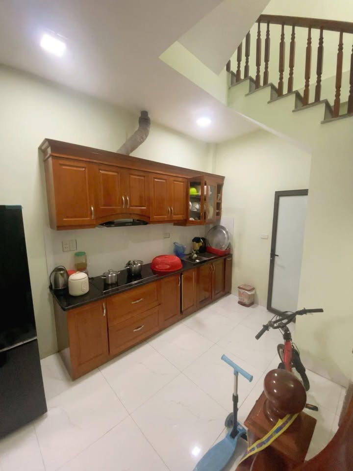 Nhà dân xây Long Biên 34m² giá 8 tỷ - Ô tô đỗ cửa, gần hồ điều hòa!