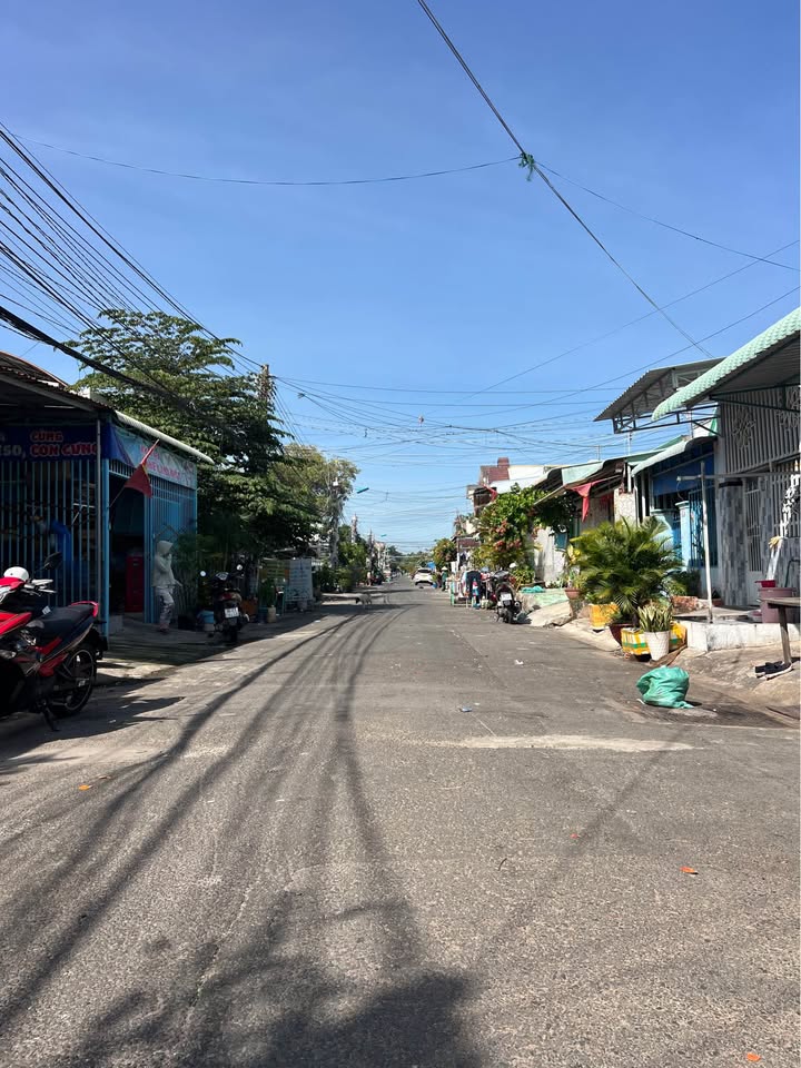 Nhà mặt tiền đường nhựa Phú Tài 100m² giá 1.4 tỷ - Sẵn sàng vào ở!