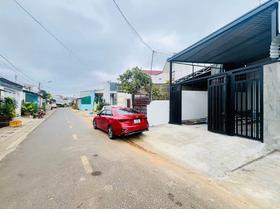 Nhà mặt tiền Nơ Trang Gưh, Buôn Ma Thuột 180m² giá 5.95 tỷ - Ô tô vào tận nhà!