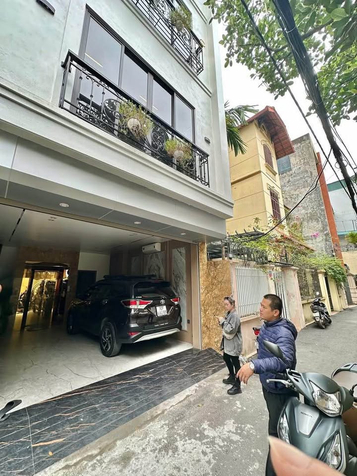 Nhà Phạm Văn Đồng 50m² - Có Gara Ô Tô - Giá Thỏa Thuận!