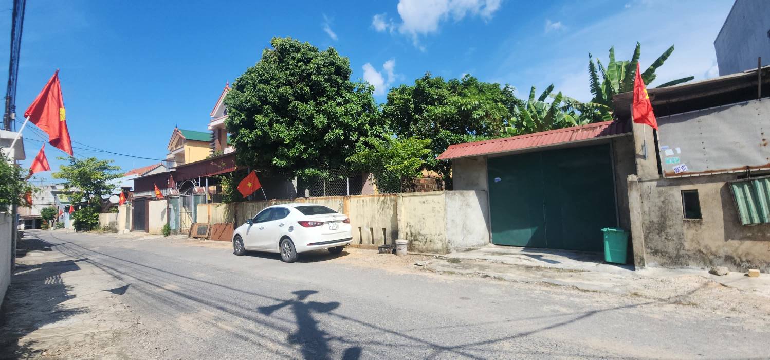 Đất ở 35 Lê Thị Hồng Gấm, Đồng Hới 100m² giá 1.8xx tỷ - Vị trí đẹp, tiện lợi!