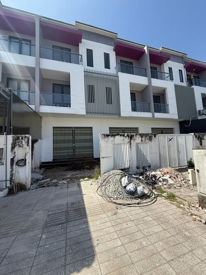 Nhà phố 2 lầu hoàn thiện tại KĐT Lấn Biển Tây Bắc 100m² giá 3 tỷ - Vị trí đắc địa, sẵn sàng vào ở!