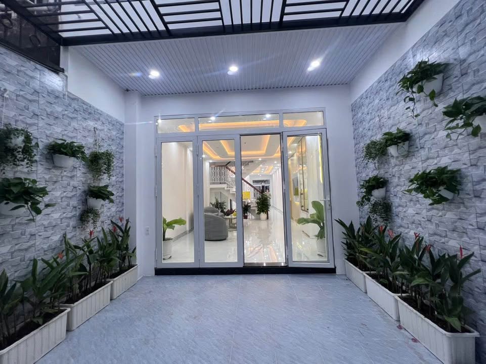 Nhà mặt tiền Nguyễn Thiện Thuật, Vũng Tàu 100m² giá 10.88 tỷ - Kinh doanh sầm uất!