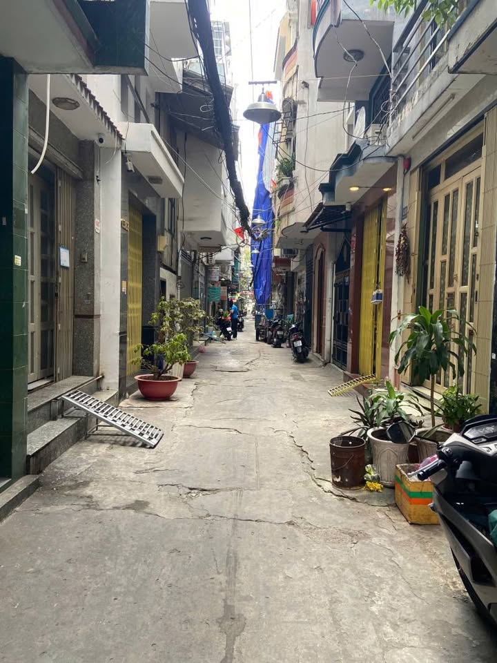 Nhà 4 tầng Nguyễn Biểu, Quận 5, Diện tích 47m² - Giá chỉ 10 tỷ!