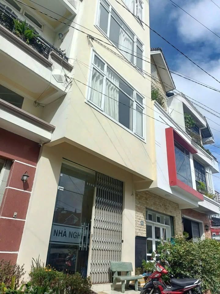 Khách sạn Đà Lạt 75m² giá 15.2 tỷ - Đầu tư sinh lời ngay lập tức!