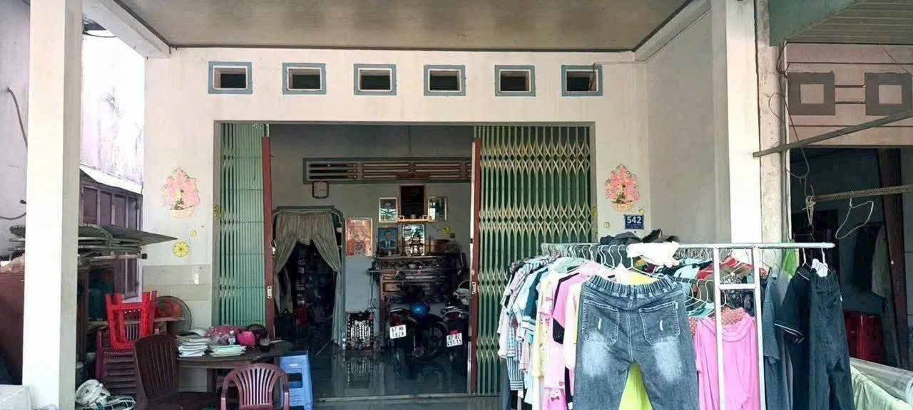 Nhà phố tại Long Xuyên 155m² giá 1.65 tỷ - Không gian sống lý tưởng!