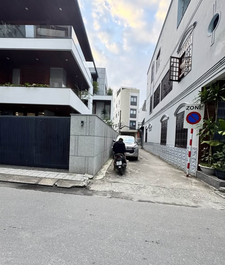 Nhà gác lửng tại Hải Châu Đà Nẵng 54m² giá 4.99 tỷ - Vị trí đắc địa, ô tô đỗ cửa!