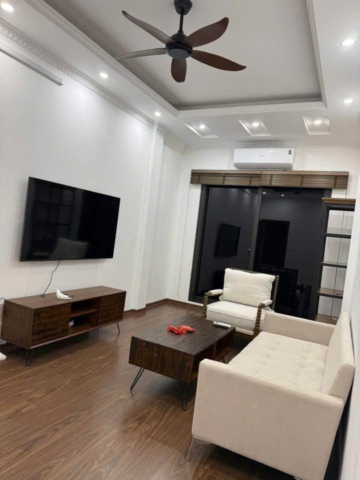 Nhà Phân Lô Ngô Tất Tố - Đống Đa 45m² giá thỏa thuận - Ô tô vào thoải mái!