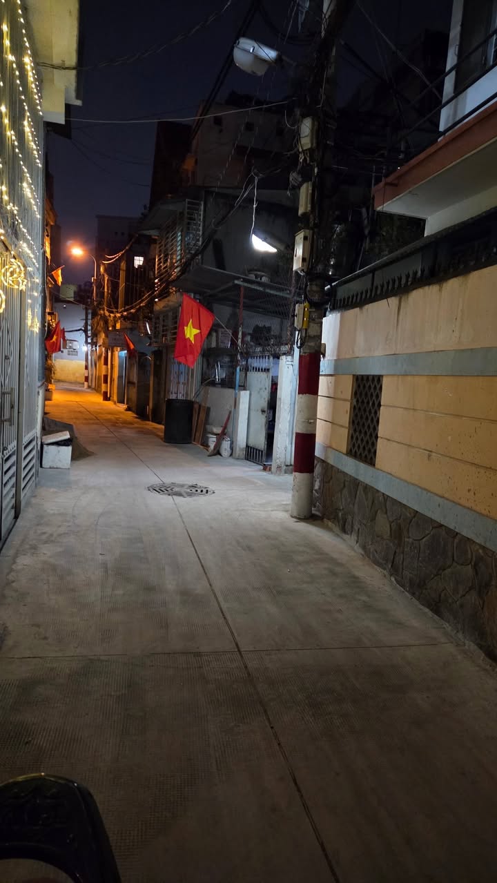 Nhà đẹp 4 tầng CMT8 Quận 3 giá chỉ 5 tỷ - Sổ hồng chính chủ!