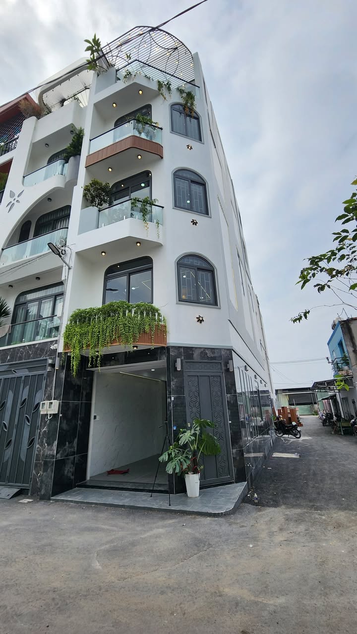 Nhà phố Cao Cấp 2 Mặt Tiền Thạnh Xuân 25, Quận 12 - Thiết Kế Hiện Đại, Giá Chỉ 6.75 Tỷ!