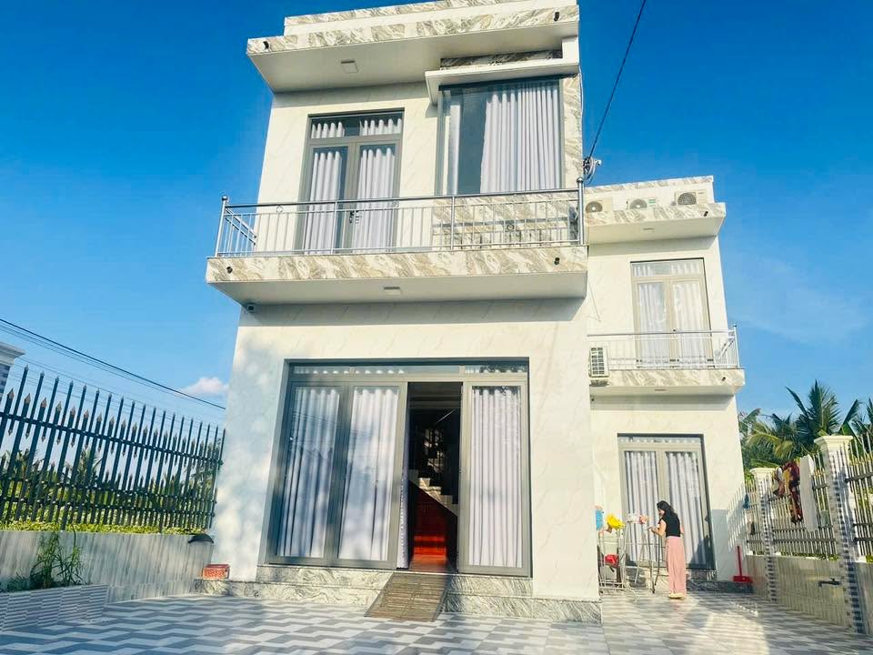 Nhà 1 Trệt 1 Lầu Đường ĐH25, Long Hồ, Vĩnh Long 179m² giá 2.5 tỷ - Đậu Ô tô thoải mái!