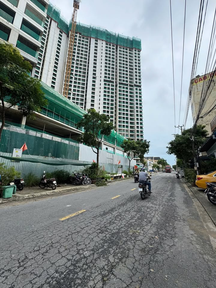 Toà FrontHouse 7 tầng mặt tiền đường Nguyễn Lộ Trạch 100m² giá 1X tỷ - Cơ hội vàng cho đầu tư!