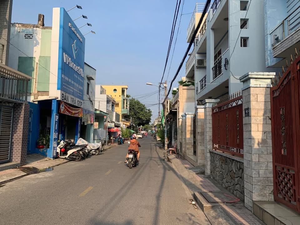 FrontHouse mặt tiền đường 144, Tân Phú, quận 9, 67m² giá 6.3 tỷ - Cơ hội đầu tư vàng!