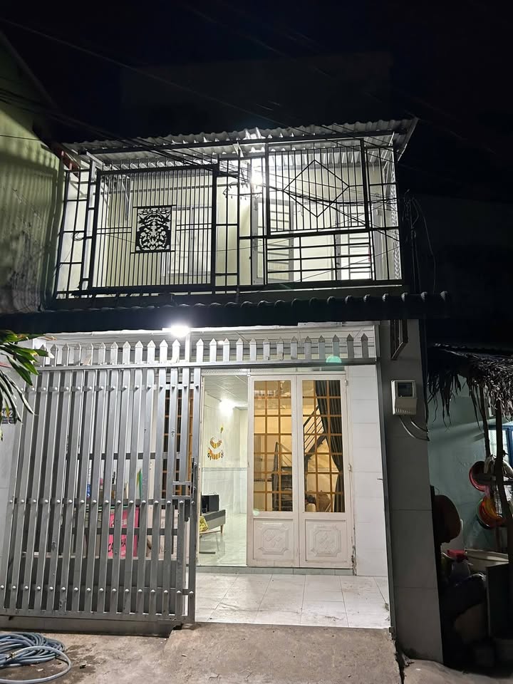 Nhà nguyên căn hẻm xe hơi đường Số 1, Long Trường 52m² giá 1.8 tỷ - Dòng tiền tốt từ cho thuê!