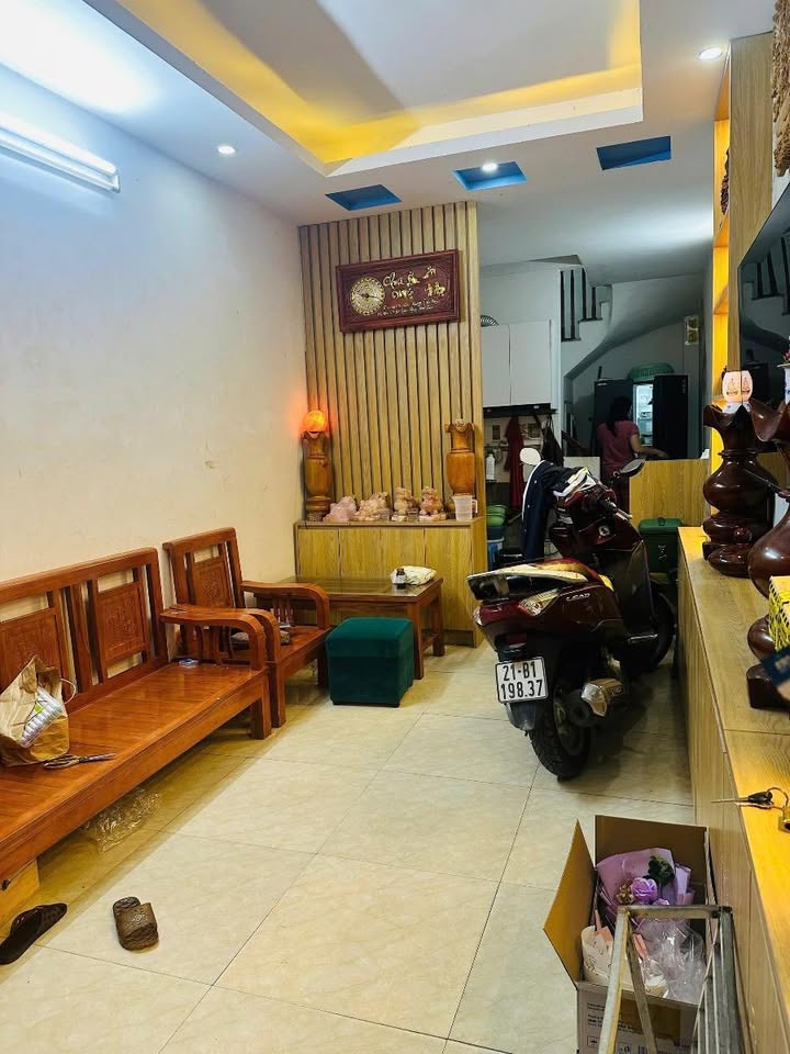 Nhà phố Nguyễn Khang 34m² giá 8.9 tỷ - Vị trí đắc địa, thiết kế hợp lý!