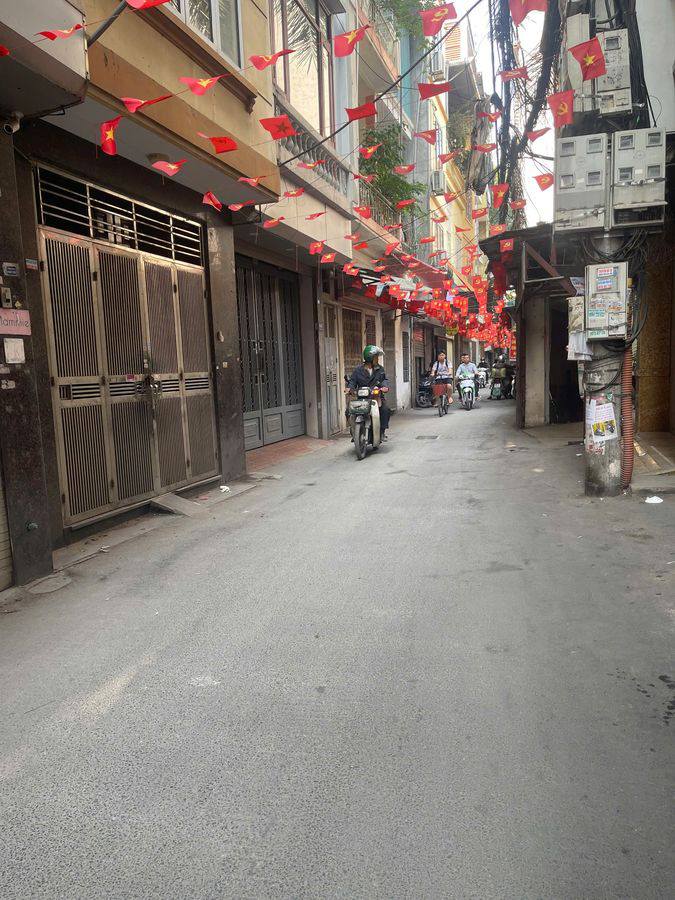 Nhà đẹp Dương Quảng Hàm, Cầu Giấy 31m² giá 11.3 tỷ - Thiết kế chắc chắn, sổ đỏ chính chủ!