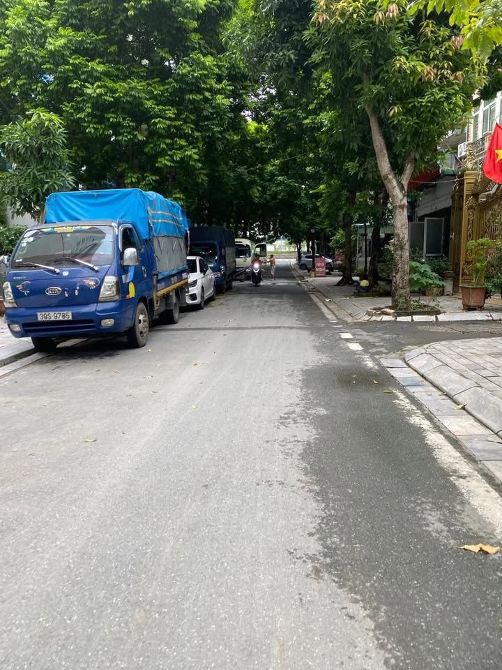 Đất Lạc Long Quân Tây Hồ 95m² giá 49.8 tỷ - Lô góc 2 mặt tiền rộng rãi!