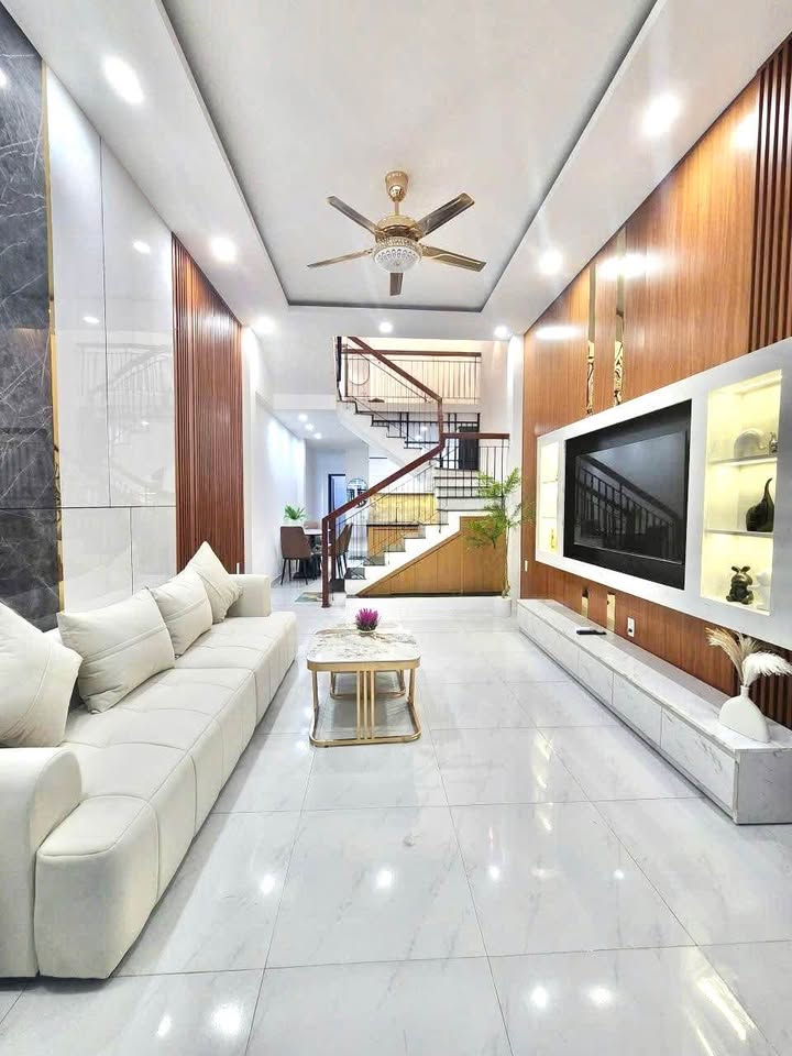 Bán nhà 2 tầng tại Hòa Cường Bắc, Đà Nẵng, 67m² giá 5.15 tỷ - Tiện nghi và thoáng mát!