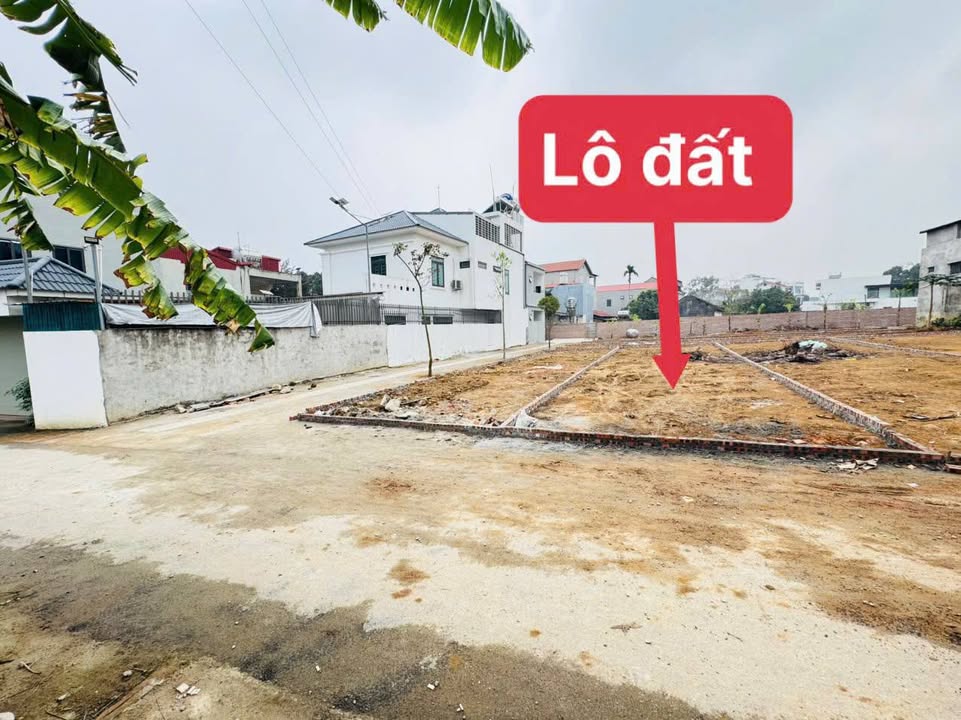 Nhà phố Liên Bảo, Vĩnh Yên 92m² giá 2.4 tỷ - Thiết kế hiện đại, đường rộng rãi!