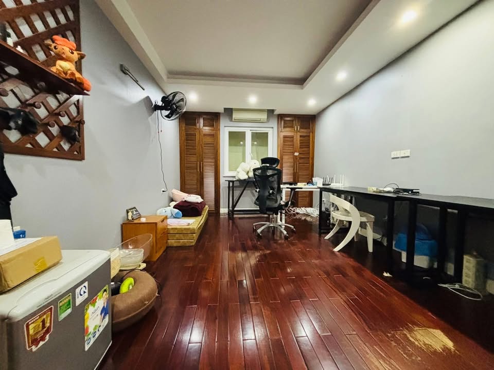 Nhà phố Nguyễn Thái Học, Ba Đình 46m² giá 14.5 tỷ - Ô tô đỗ cửa, sẵn sàng ở ngay!