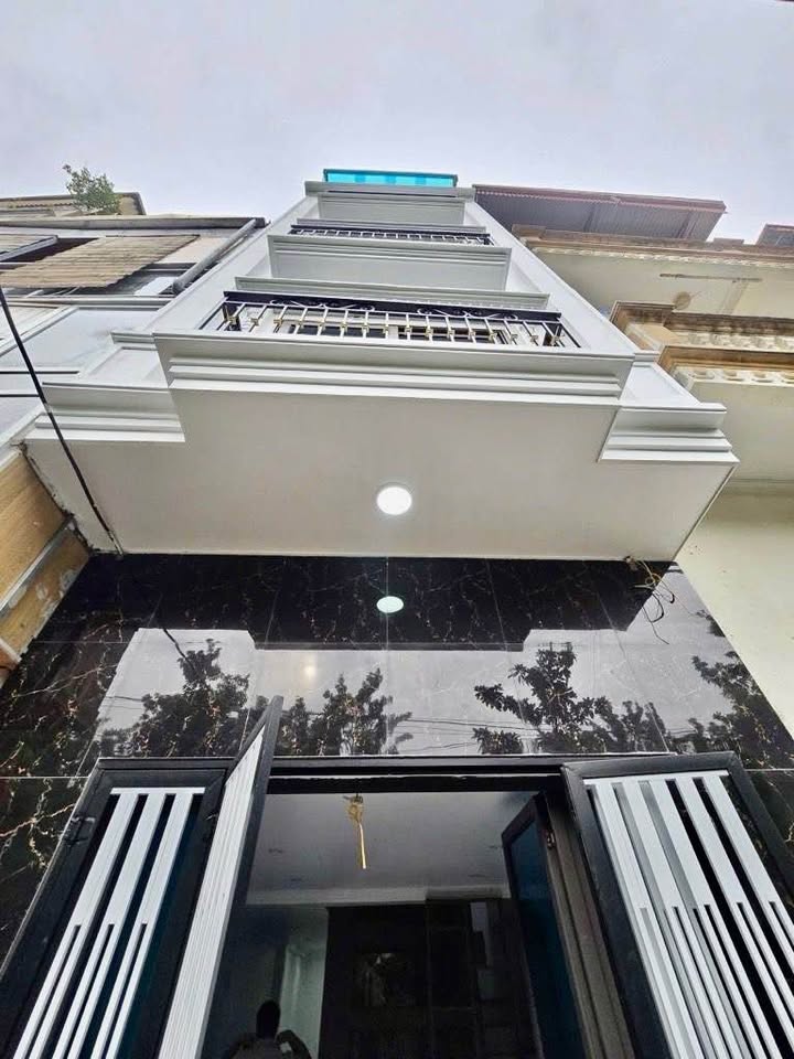 Nhà 5 tầng Xuân Phương 39m² giá 8.6 tỷ - Thang máy tiện nghi, sổ đỏ chính chủ!