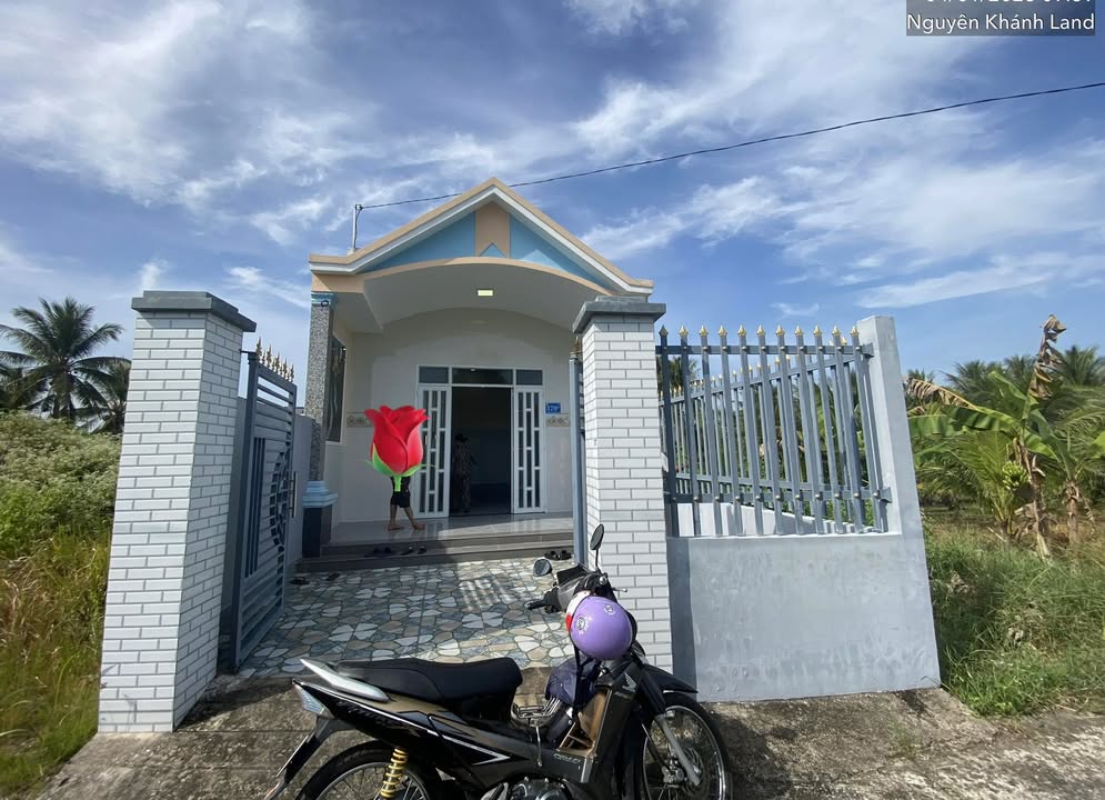 Nhà riêng Phường Bến Tre 108m² giá 1.5 tỷ - Bán gấp, thổ cư toàn bộ!