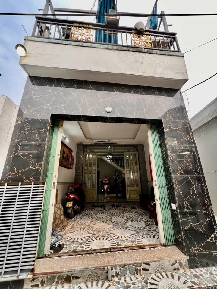 Nhà bán Hẻm 257 Nguyễn Bình 100m² giá 2.39 tỷ - Diện tích rộng rãi, đầy đủ nội thất!