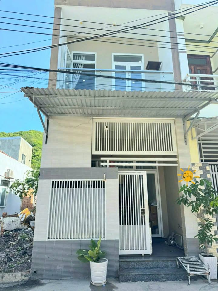 Nhà 2 tầng khu tái định cư Vĩnh Hòa, Bắc Nha Trang 64m² giá 4.7 tỷ - Gần resort đẳng cấp!