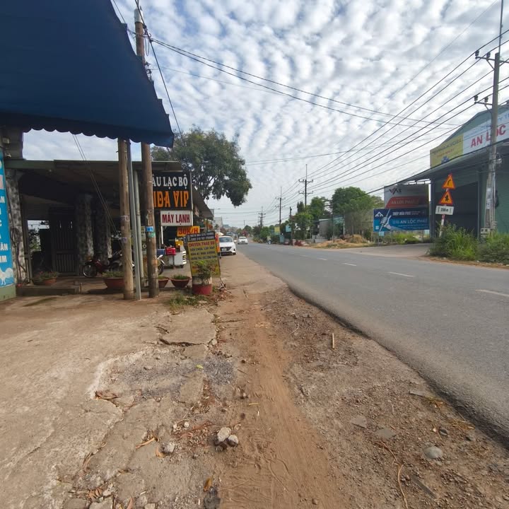 Bán gấp mặt tiền kinh doanh Nguyễn Hoàng Trảng Bom 200m² giá 3 tỷ - Đầu tư sinh lời ngay!