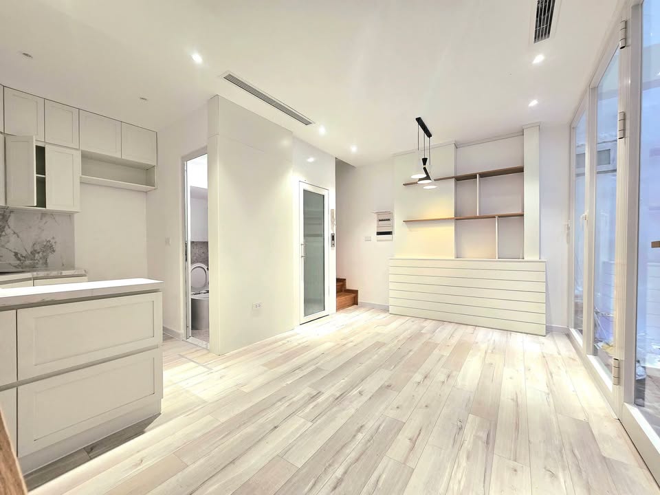 Nhà Láng Hạ Ba Đình 35m² giá 12.35 tỷ - Lô góc thang máy mới, vị trí đẳng cấp!