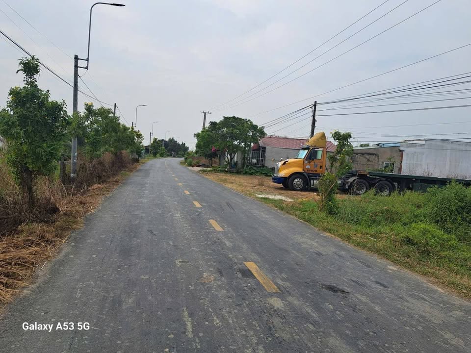 Đất nền 3 mặt tiền tại Ấp Bình Đông, Tân Trụ, 8300m² giá chỉ 19 tỷ - Cơ hội đầu tư tuyệt vời!