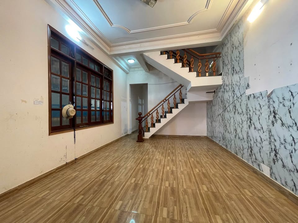 Nhà mặt tiền Lạc Long Quân, Đà Lạt 146,7m² giá 4,9 tỷ - Đầu tư sinh lời ngay!