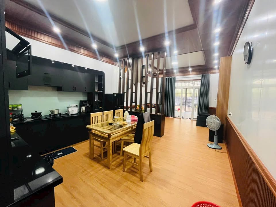 Nhà bán đường Nguyễn Hoàng, Đà Lạt 85m² giá 1.65 tỷ - Nội thất đầy đủ, view đẹp!