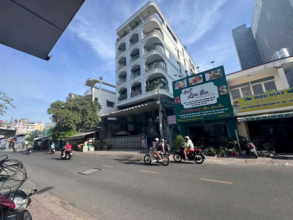 Nhà mặt tiền kinh doanh đường Nguyễn Văn Đậu, Bình Thạnh 80m² giá 15.8 tỷ - Cơ hội đầu tư hấp dẫn!