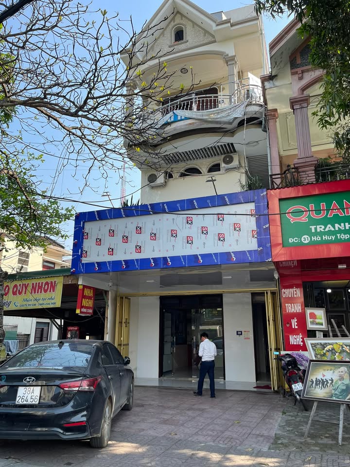 Nhà mặt tiền đường Hà Huy Tập, Hà Tĩnh 110m² giá 11 tỷ - Vị trí đắc địa gần Vincom!