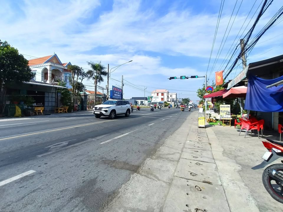 Nhà vườn Gò Công Tây 518m² giá 4 tỷ - Sổ đỏ chính chủ, tiện ích đầy đủ!