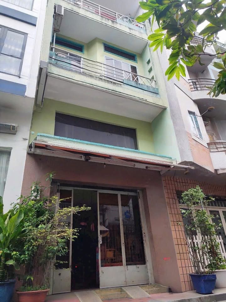 Nhà 4 tầng mặt tiền đường 3 Tháng 2 Quận 11, 45m² - Vị trí đắc địa, giá tốt!